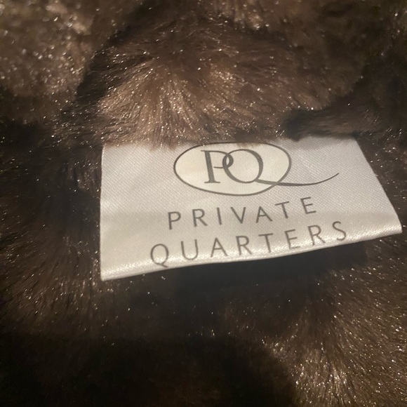 Faux fur vest and boots - Picture 3 of 5